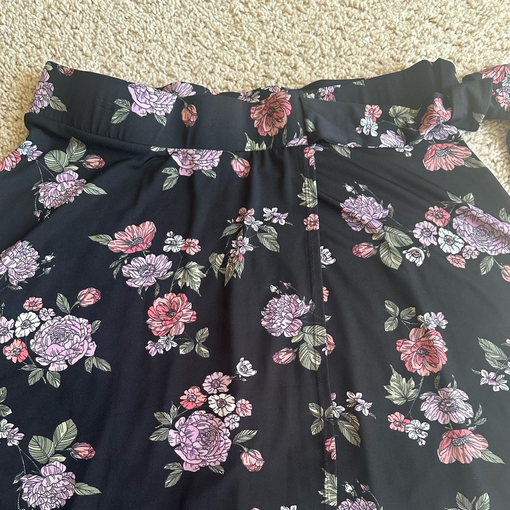 Torrid A-Line knee-length Skirt floral faux wrap black lilac pink size 1X - Picture 3 of 12